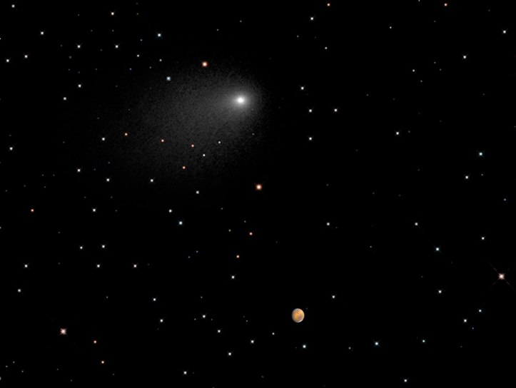 3846_Comet_and_Mars_close_together_against_a_backdrop_of_stars..jpeg