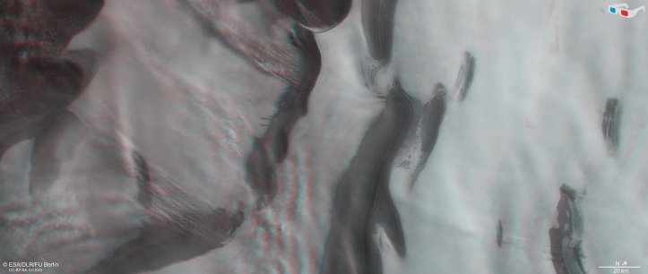 Mars_north_polar_ice_cap_in_3D_pillars